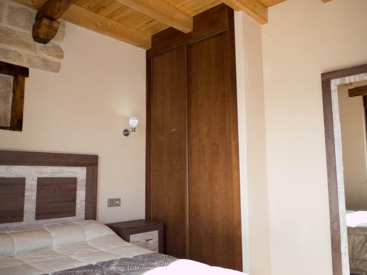 Apartamentos La Fabrica Villaluenga de la Vega Dış mekan fotoğraf